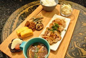 土鍋ごはんのプレートランチ。白米が進みます!