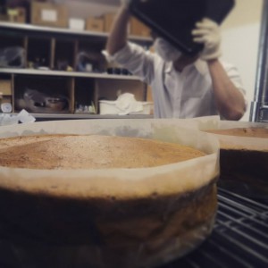 焼き立ての抹茶のガトーショコラは、まんなかふっくらいいにおいー