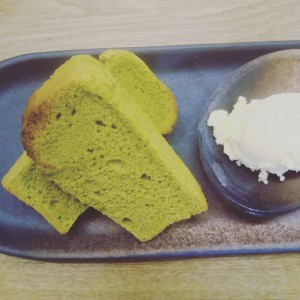 抹茶のシフォンケーキ