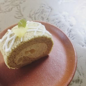 紅茶とリンゴのロールケーキ
