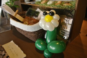 スタッフはしゃべりそうな花をいただきました。